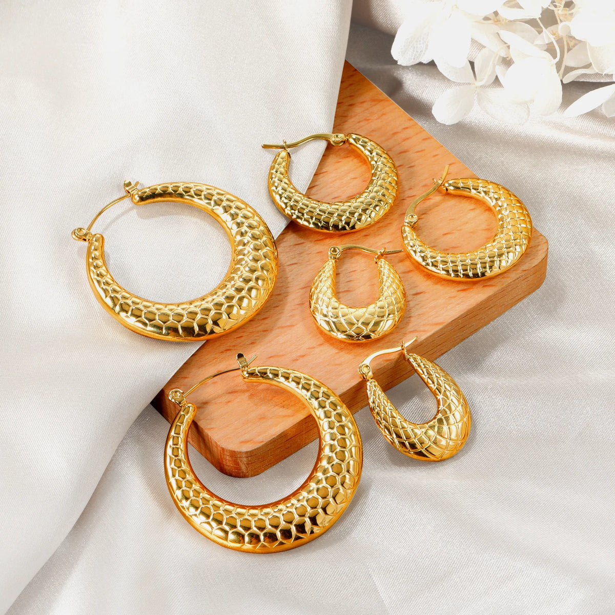 ASONSTEEL Fashion Luxury Exaggerated Circular Snake Hoop Earrings Pattern Serpentine Stainless Steel Jewelry Party Unique Design